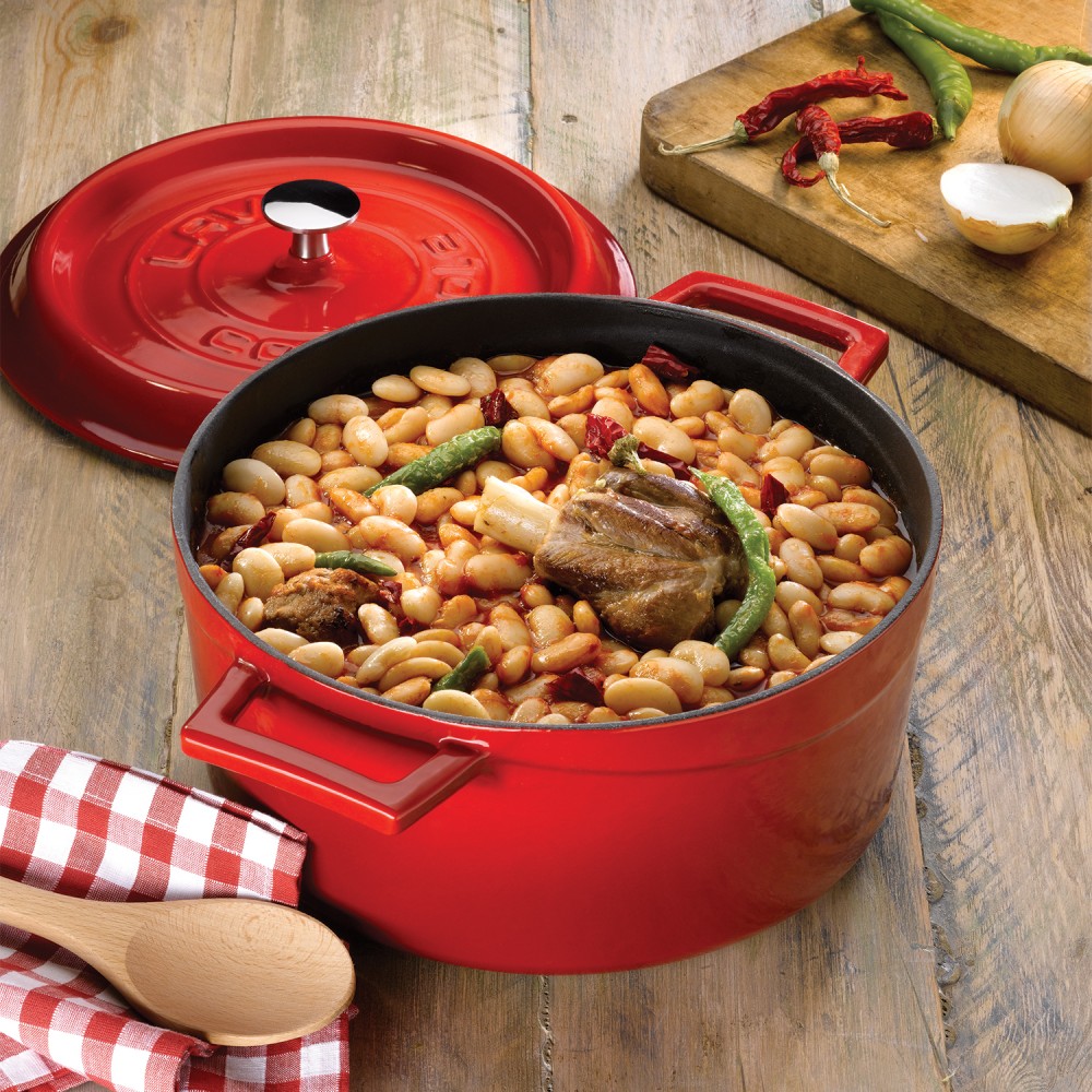 Rdeč litoželezni lonec s pokrovom LAVA, 28 cm - slika 4